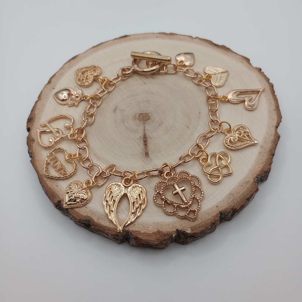 Elegant Gold Charm Bracelet with Heart and Wing Accents